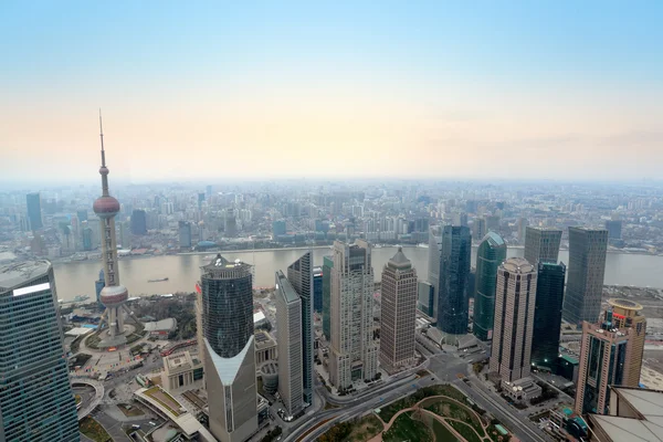 Overlooking shanghai at dusk — Stock Photo, Image