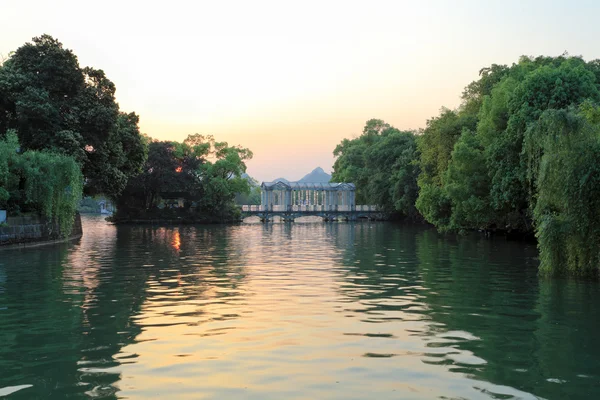 Lago Banyan ao pôr-do-sol — Fotografia de Stock