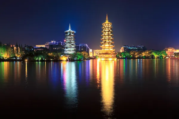 Banyan lake pagodas at night — Stock Photo, Image