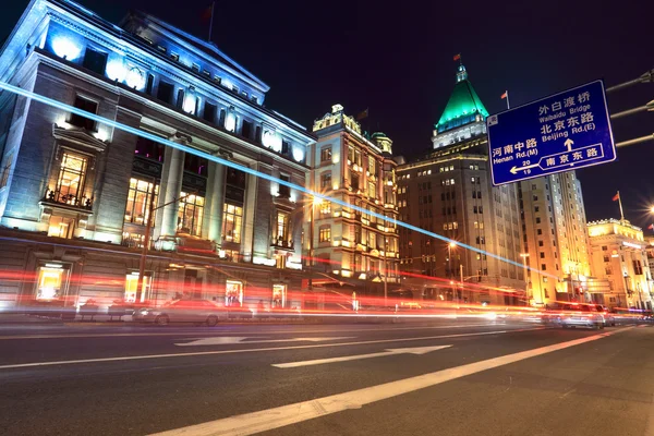 Licht paden op de straat in shanghai bund — Stockfoto