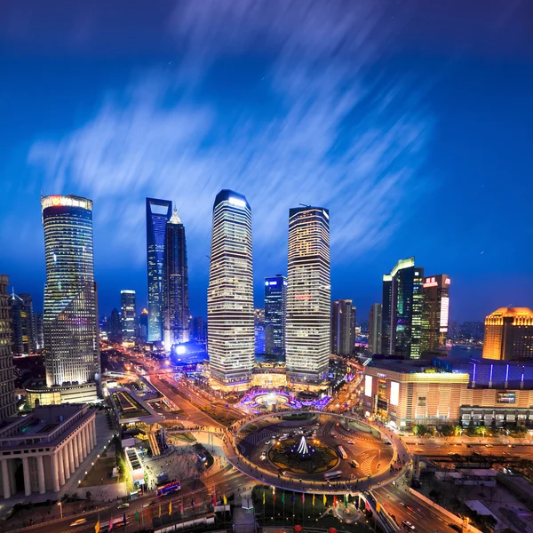 Veduta aerea dello skyline di Shanghai la sera — Foto Stock