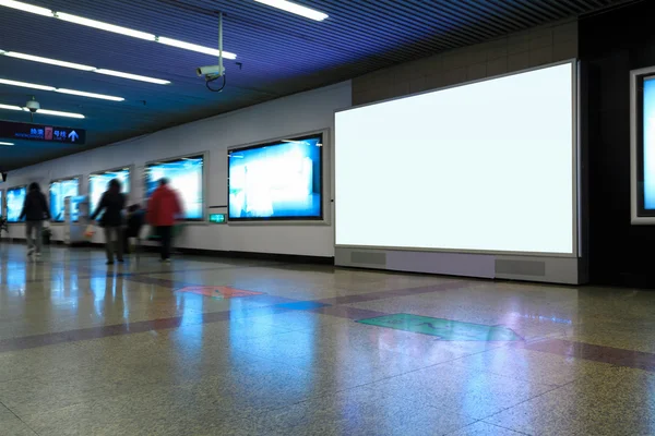 reklam ekran metro istasyonu