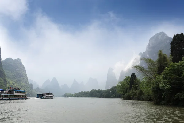 Lijiang rivier in mistige en cloud — Stockfoto