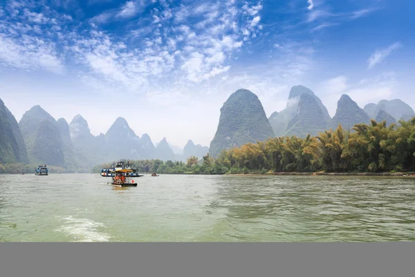 Kras hory krajina v řece lijiang — Stock fotografie