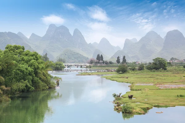 Krásný venkovskosti scenérie yangshuo — Stock fotografie