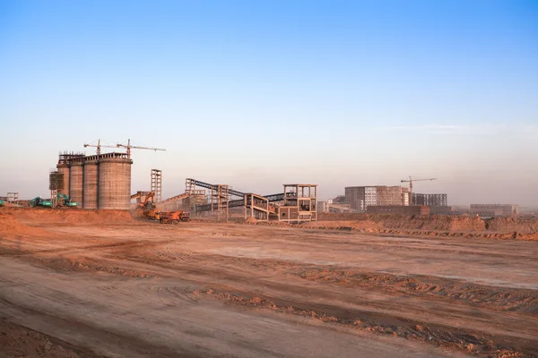 Baustelle in der Abenddämmerung — Stockfoto