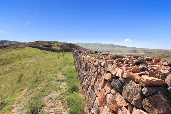 Ruiny Wielkiego Muru w mongolia wewnętrzna — Zdjęcie stockowe