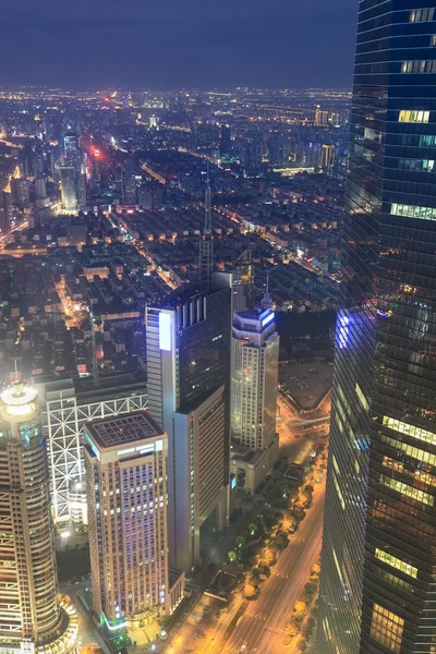 Com vista para a metrópole de shanghai — Fotografia de Stock