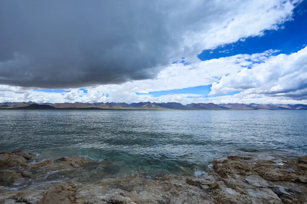 Lago namtso Tíbet en día nublado —  Fotos de Stock