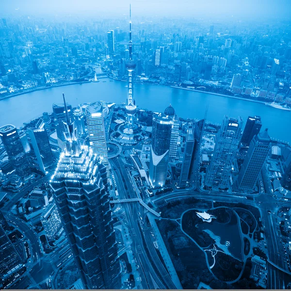 Shanghai in de schemering met blauwe Toon — Stockfoto