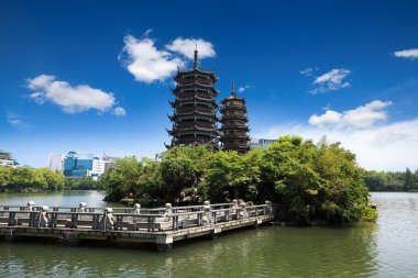 İkiz pagoda guilin içinde