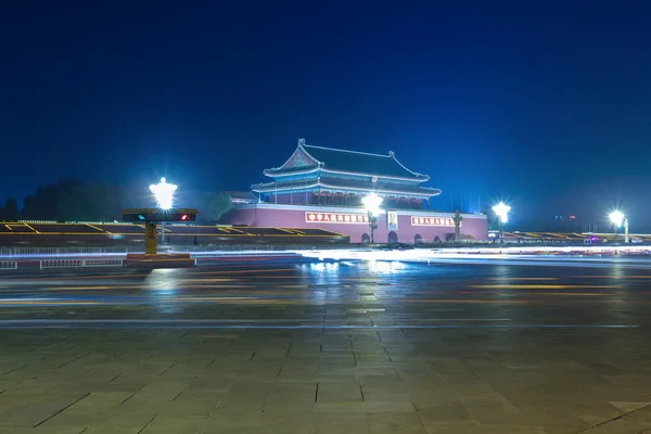 Тяньаньмэнь ворота ночью — стоковое фото