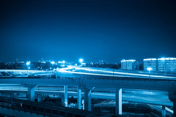 Viaduct bij nacht in shanghai — Stockfoto