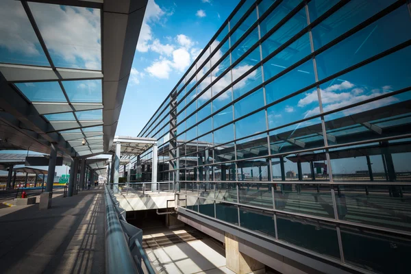 Terminal de aeroporto moderno — Fotografia de Stock