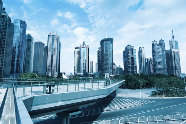 Sightseeing footbridge i shanghai centrum — Stockfoto