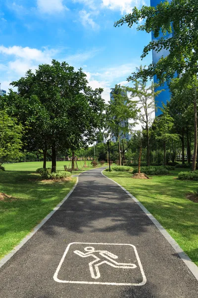 Joggen weg in stadspark — Stockfoto