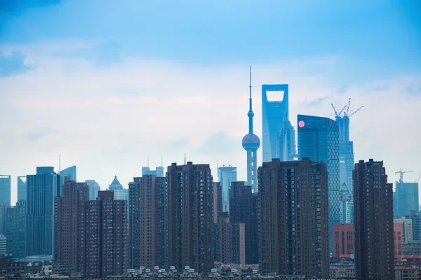 Skyline di Shanghai al crepuscolo — Foto Stock