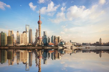 Alacakaranlıkta Shanghai silueti