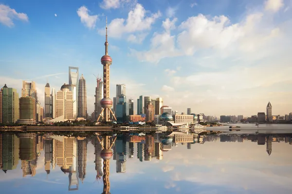 Shanghai skyline alkonyatkor — Stock Fotó