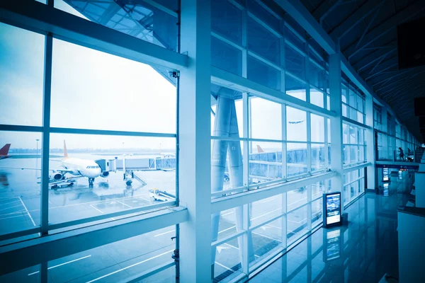 Boarding and airport outside scene — Stock Photo, Image