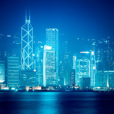 Geceleyin Hong Kong silueti