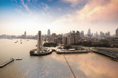 shanghai bund'ın panoramik manzarasını