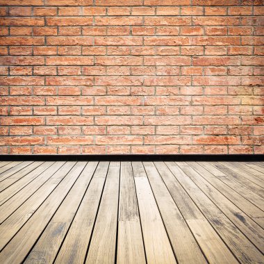tuğla duvar ve ahşap zemin