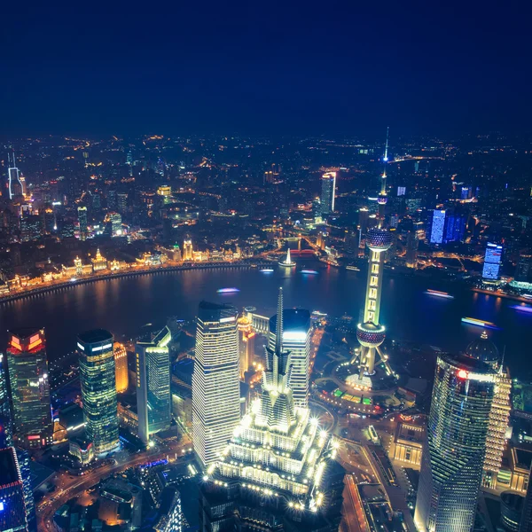 Widok z lotu ptaka na Szanghaj w nocy — Zdjęcie stockowe