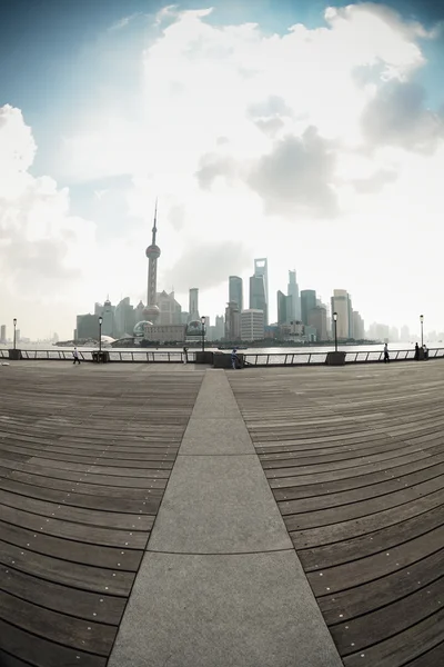 Shanghais skyline i fisks perspektiv — Stockfoto