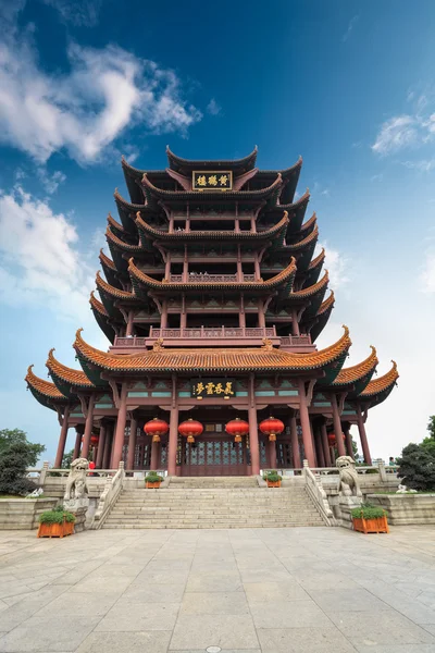 De gele kraan toren in wuhan — Stockfoto