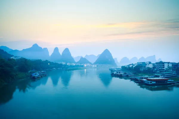 Yangshuo landschap in dawn — Stockfoto