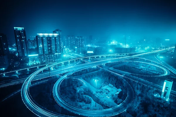 Autobahnüberführung in der Nacht in Xian — Stockfoto