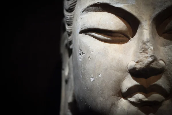 Каменный Будда крупным планом — стоковое фото