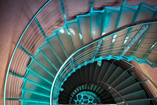 Downward spiraling staircase — Stock Photo, Image