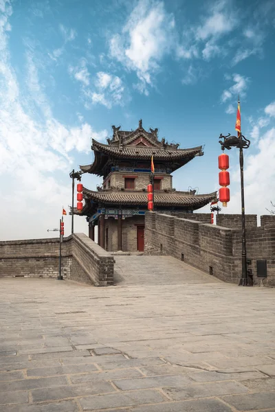 Torre antiga na parede da cidade em xian — Fotografia de Stock