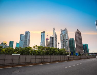 gece karanlığında Finans Merkezi skyline shanghai