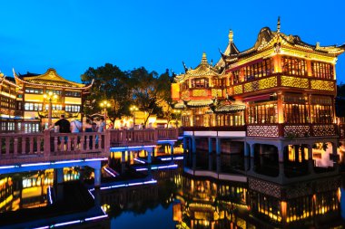 Geceleri Yuyuan Bahçe