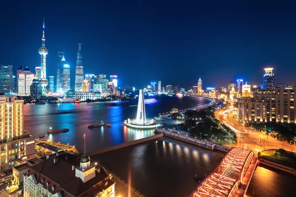 Prachtige Nachtscène in shanghai — Stockfoto