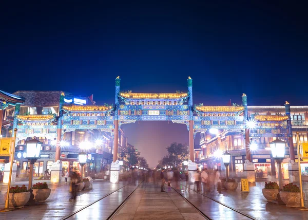 Beijing traditionellt inredda archway — Stockfoto