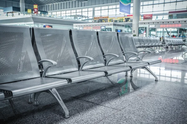 Stuhl im Eisenbahn-Wartezimmer — Stockfoto