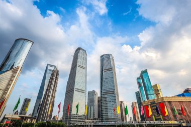 Mavi gökyüzü karşı şehir Şanghay