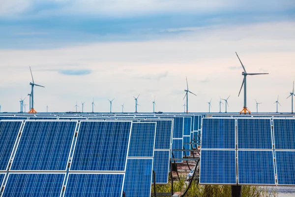 Solar and wind power in mud flat — Stock Photo, Image