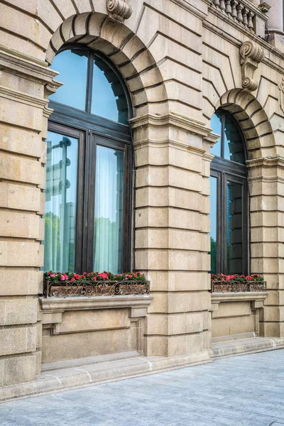 Gros plan de vieux bâtiment avec fenêtre — Photo