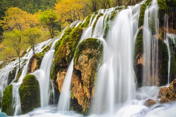 Air terjun di musim gugur — Stok Foto