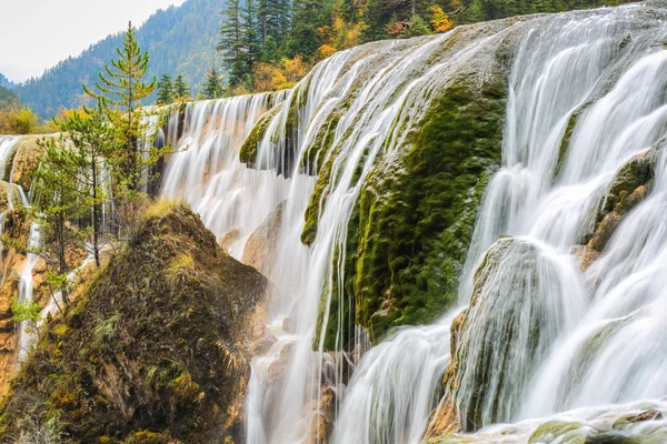 Perles plage cascade en automne — Photo