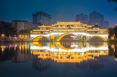 Geceleri Chengdu antik Köprüsü