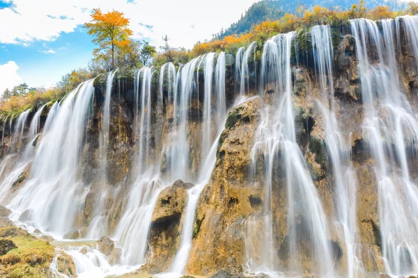 Beautiful nuorilang waterfall in autumn — Stock Photo, Image