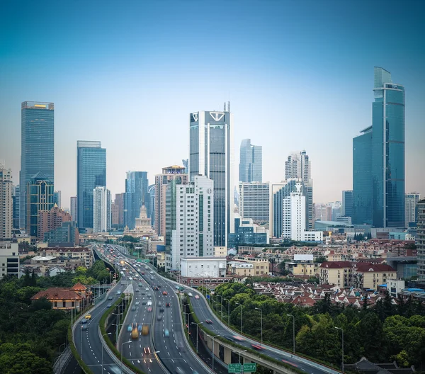 Cidade moderna estrada elevada em shanghai — Fotografia de Stock