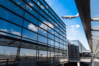 Modern Havaalanı terminal içinde Şanghay