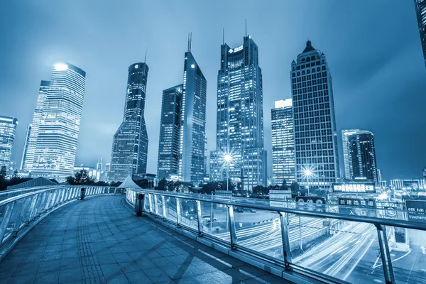 Vista notturna di Shanghai skyline centro finanziario — Foto Stock